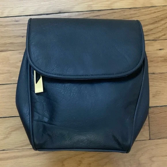 Vintage Navy Blue Leather Crossbody Bag - Picture 6 of 6